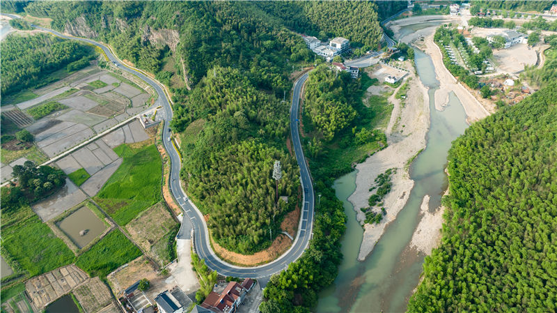 洗马桥至爱民美丽公路。泾县交通运输局供图