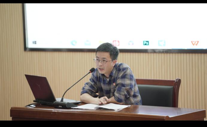 肥西縣人社局介紹張強肥西就業政策。肥西縣委宣傳部供圖