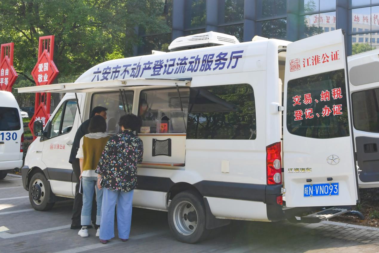 流动办税车。程佳宇摄