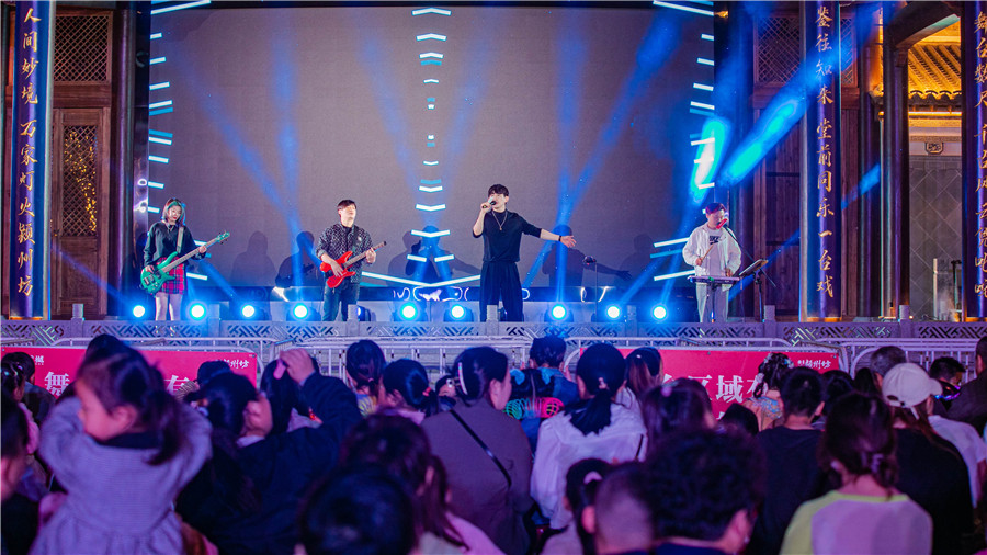 阜阳罍街·颍州坊五一古风游园派对火热开市。阜合产业园供图