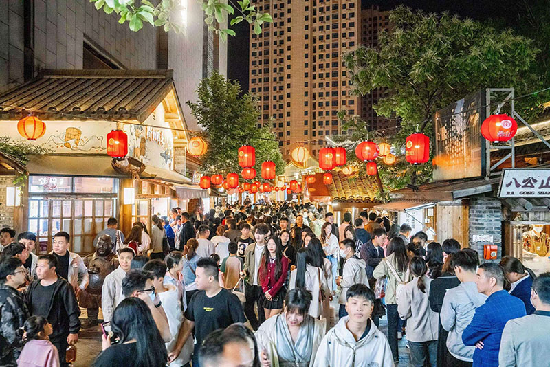 包河罍街人山人海。包河区委宣传部供图