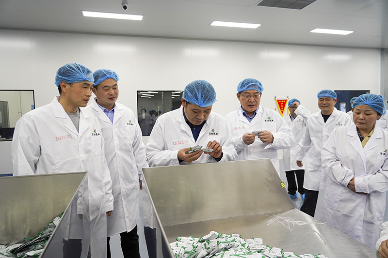 到企业走访调研。谯城区委宣传部供图