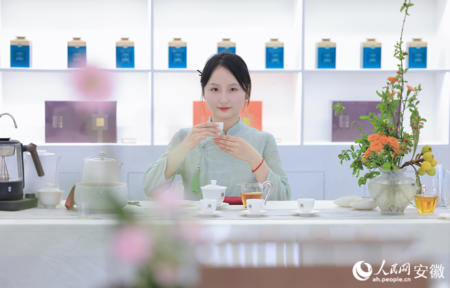 茶艺展示。人民网记者 王晓飞摄