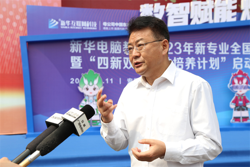 中國東方教育副總裁沙旭接受媒體採訪