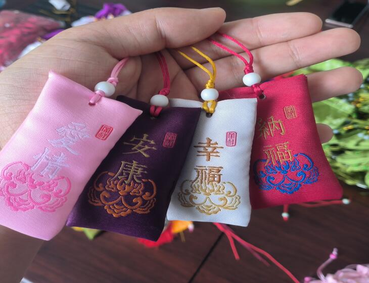 制作好的香囊。樊春晖供图