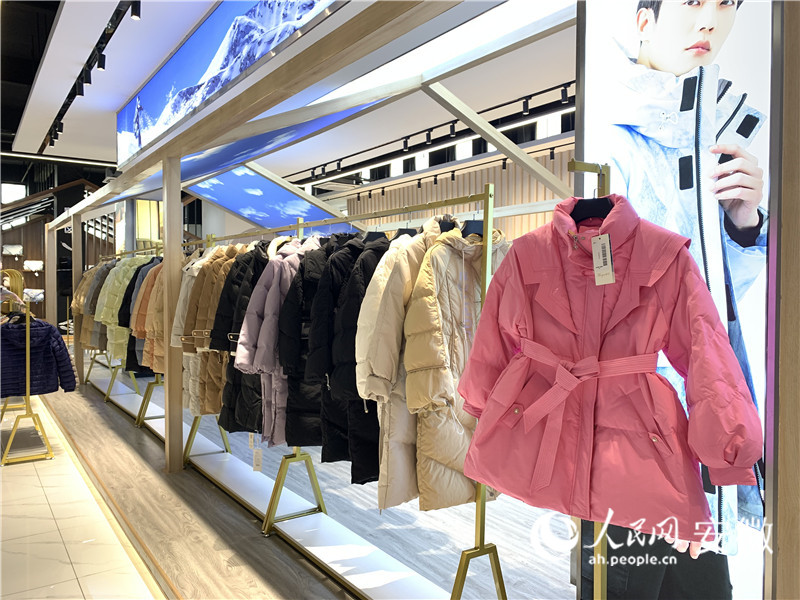 方翔跨境電商產品展示間。人民網記者 陳浩攝
