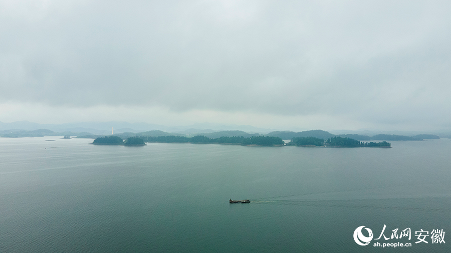 万佛湖雨后如画。人民网记者 王锐摄