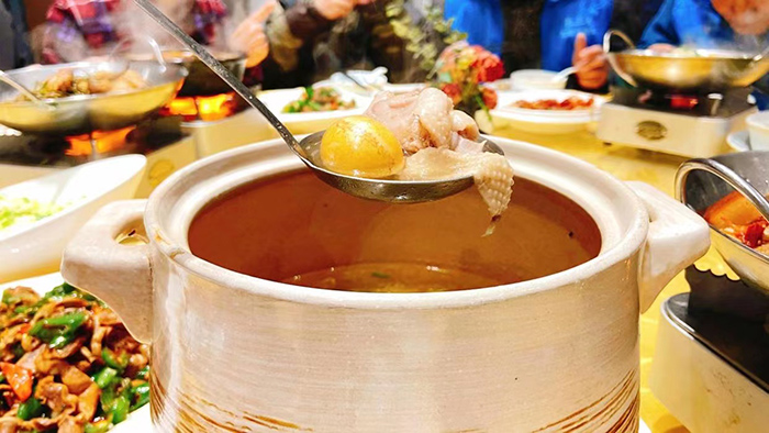 天柱石耳土鸡汤