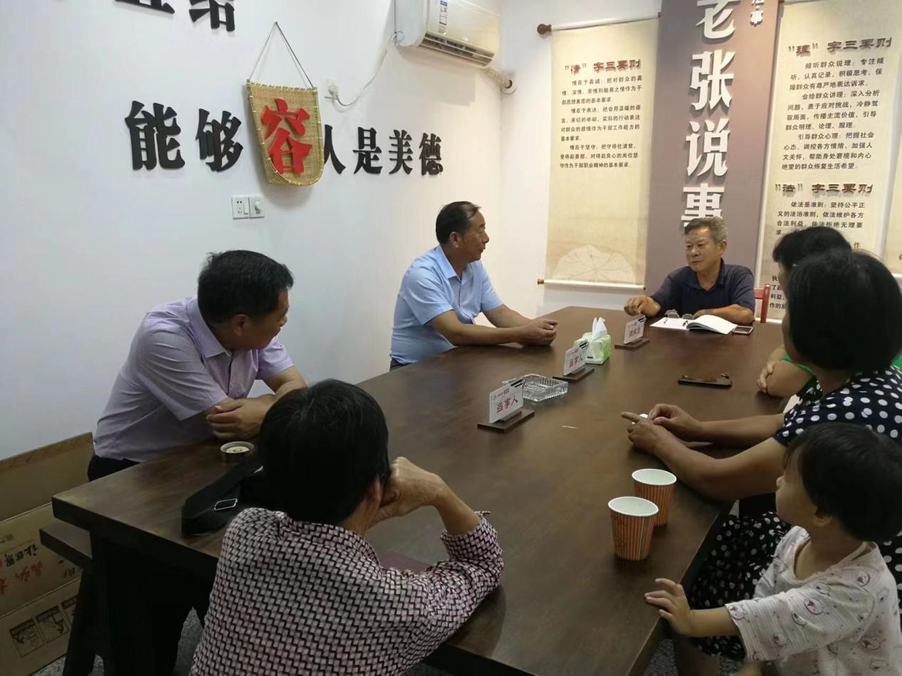 “老张说事”。肥西县柿树岗乡新街社区新时代文明实践站供图