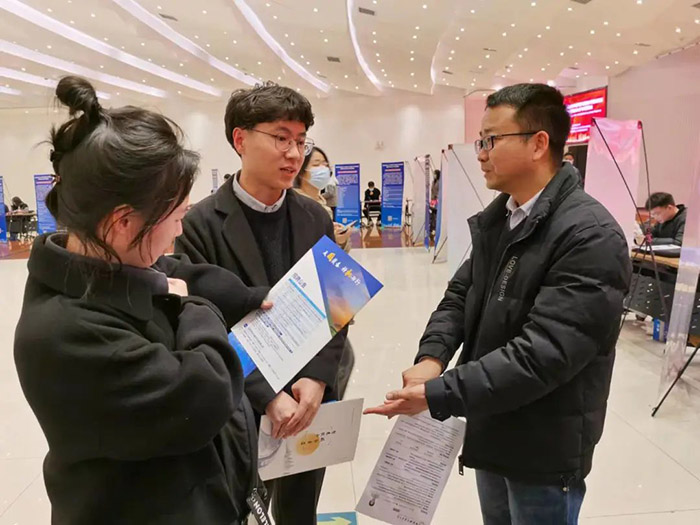 毕业生参加中国科学技术大学招聘会。
