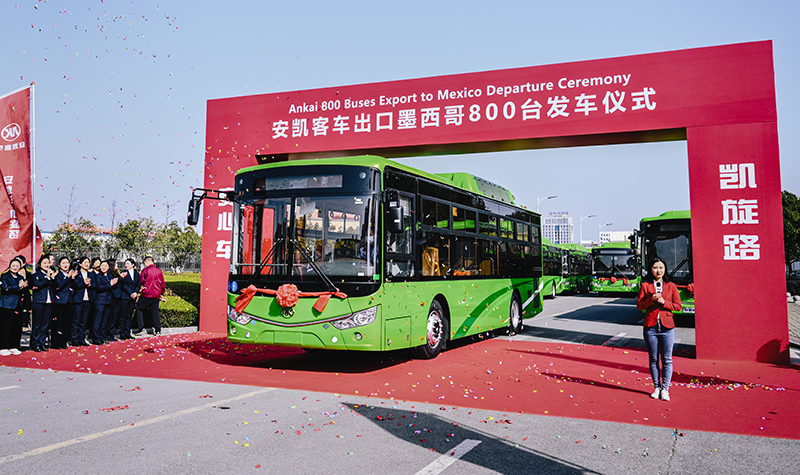 2022年3月，800台安凯天然气公交车出口墨西哥。江汽集团供图