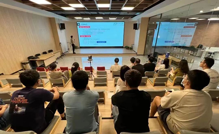 邀請咨詢師對科創企業進行專利知識普及。蜀山區委宣傳部供圖
