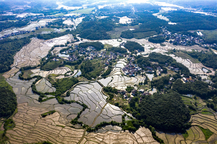 航拍安庆市太湖县田野。孙兵摄