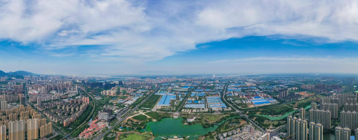 航拍的铜陵经济技术开发区全景。高凌君摄