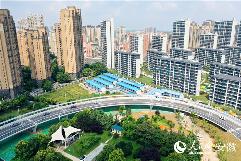 俯瞰引江济淮金寨南路桥开通放行4。人民网记者 陈若天摄