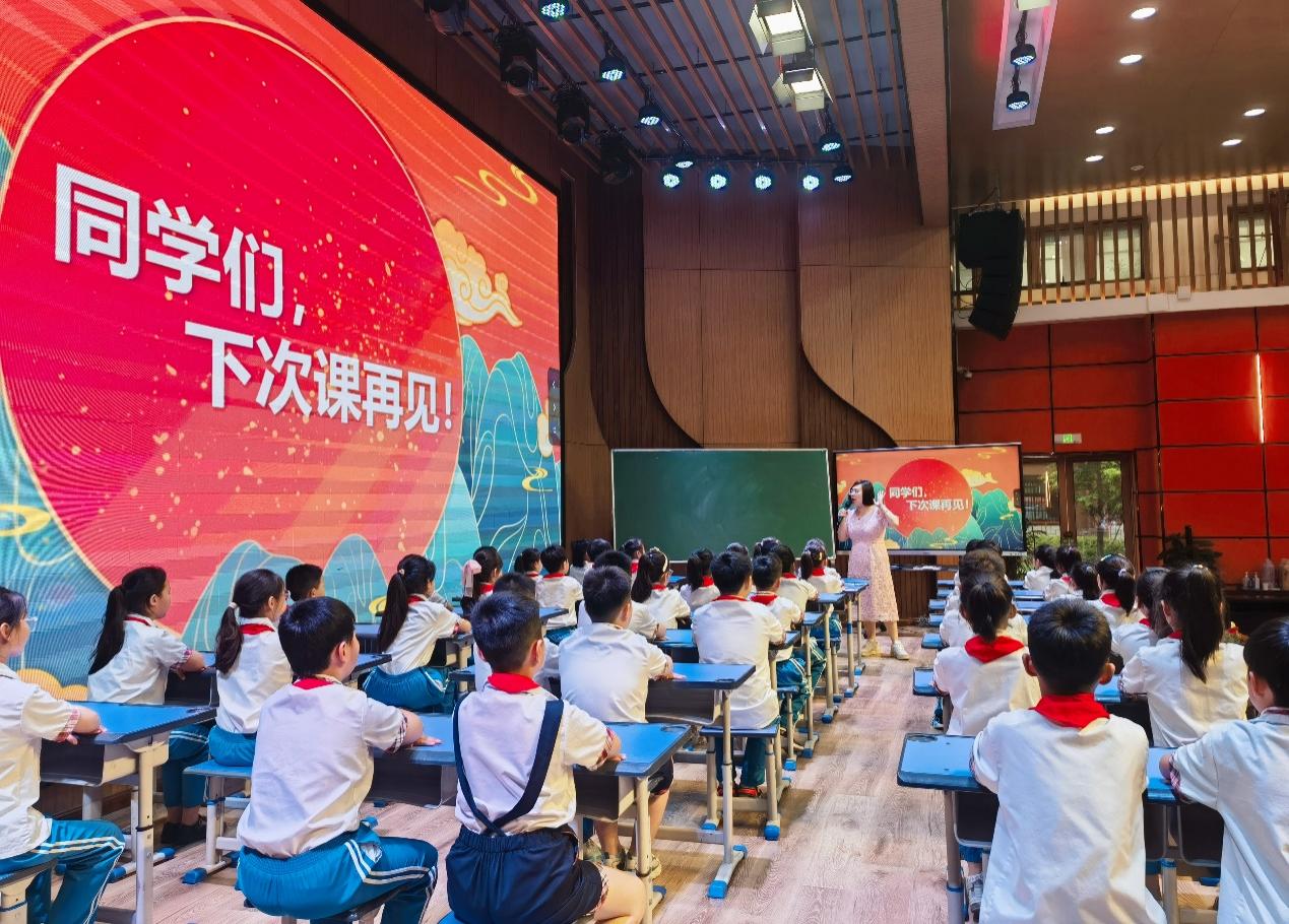 人民智课互动双师示范课《表演与表达》走进埇桥区通济小学。梁炜陇供图