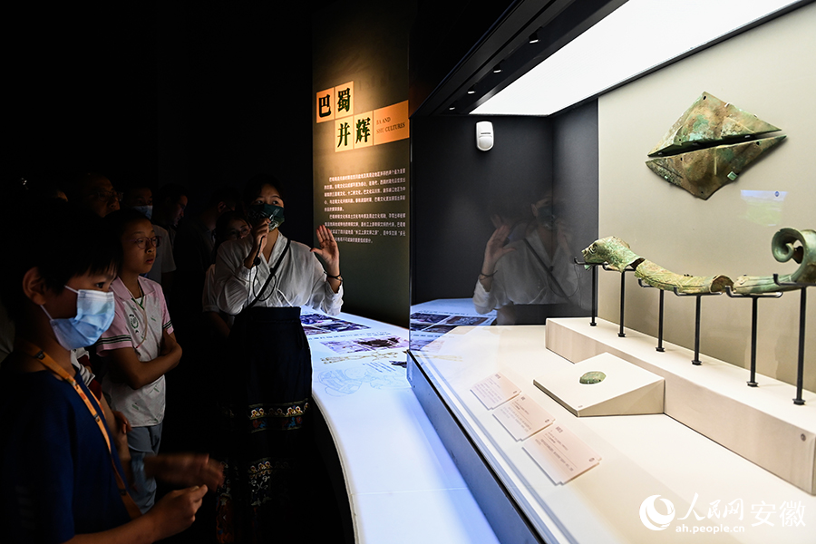 安徽博物院迎来“暑期热”。人民网记者 苗子健摄