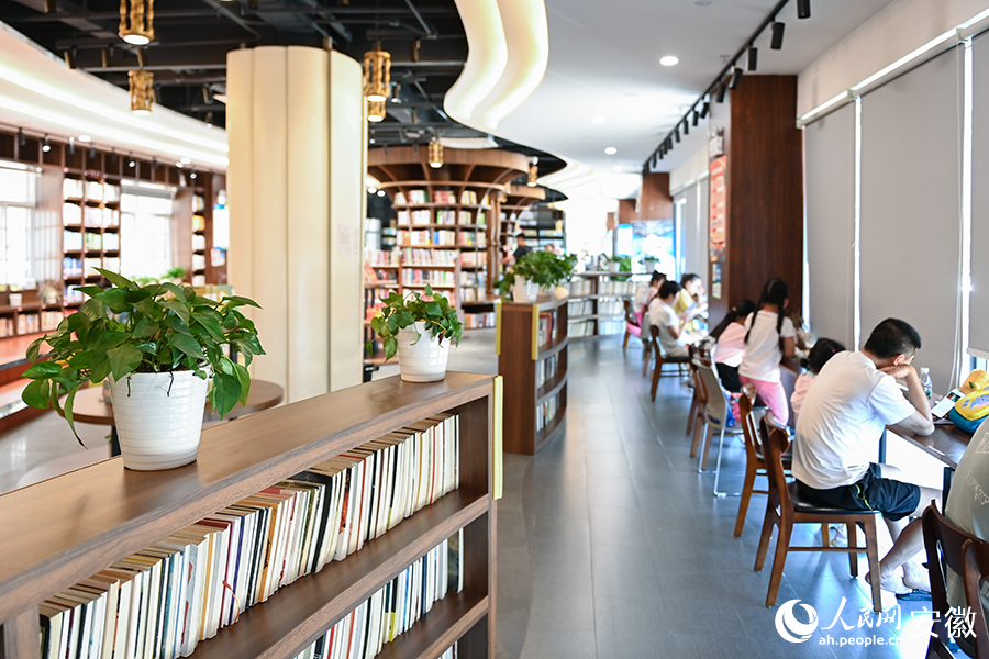 安靜明亮的閱讀環境。人民網記者 苗子健攝
