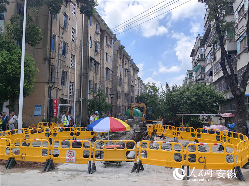 翠微苑小区的改造工程。人民网记者 韩震震摄