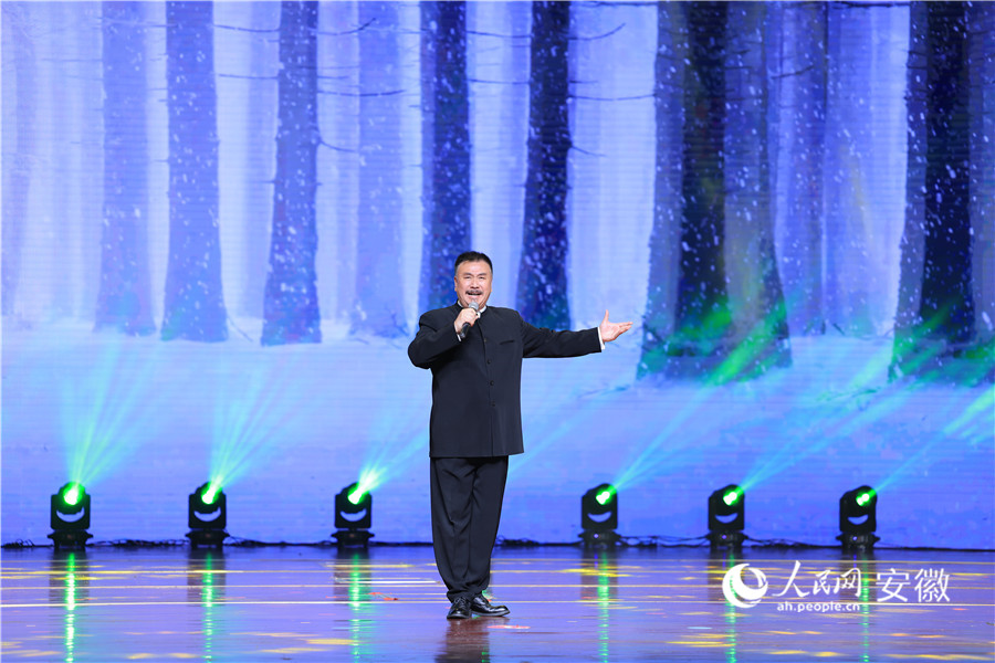 现代京剧《迎来春色换人间》。人民网记者 王晓飞摄