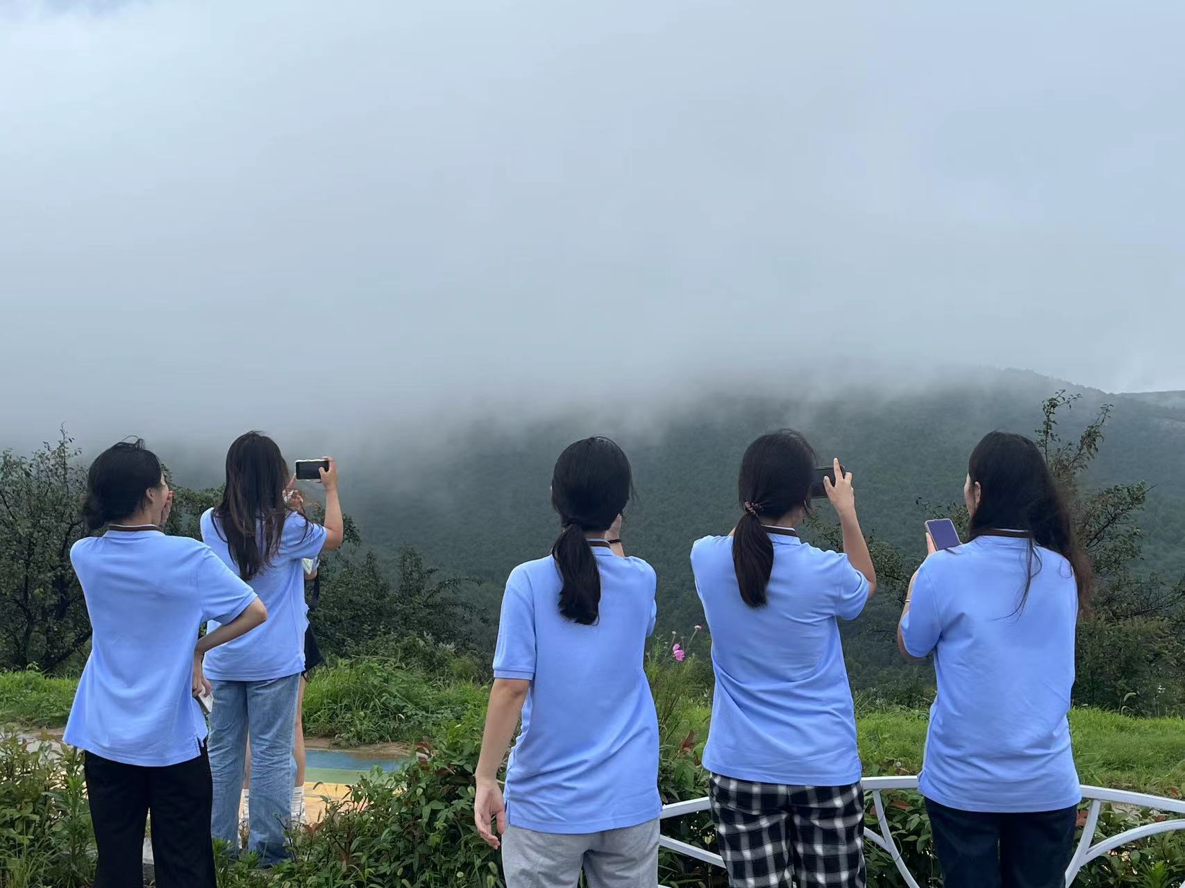 組織參賽省內高校青年學子拍攝全域旅游自然風景。杜磊攝