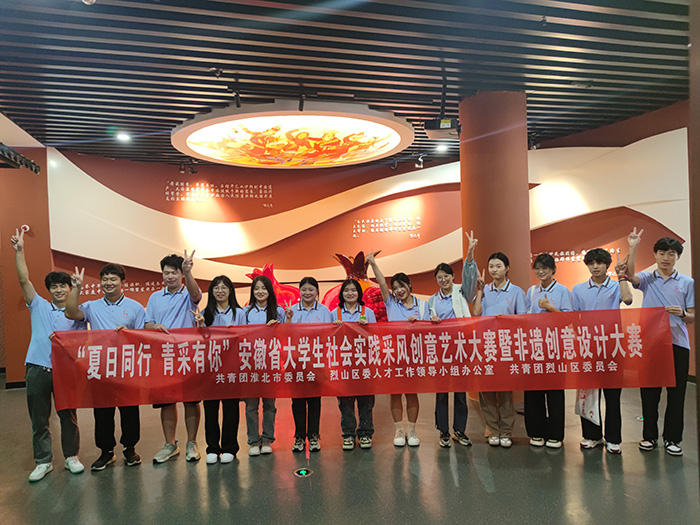 省內高校青年學子參觀中國石榴博物館。杜磊攝