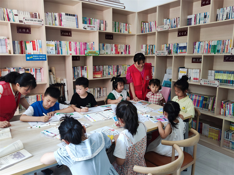 “五彩假日”托管班课堂。谢历历摄