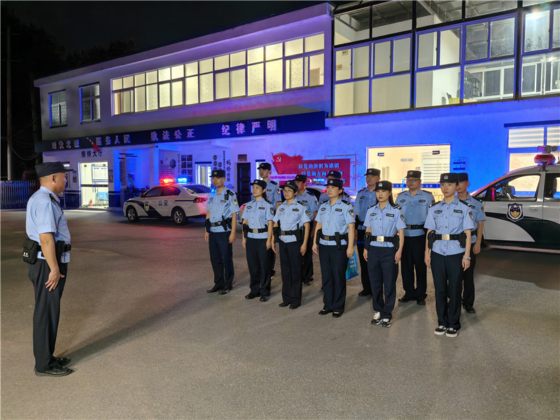 夜间巡逻准备出发。大通警方供图