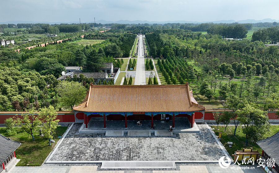 俯瞰明皇陵，未来将和明中都遗址一起创建国家级5A景区。人民网记者 陶涛摄