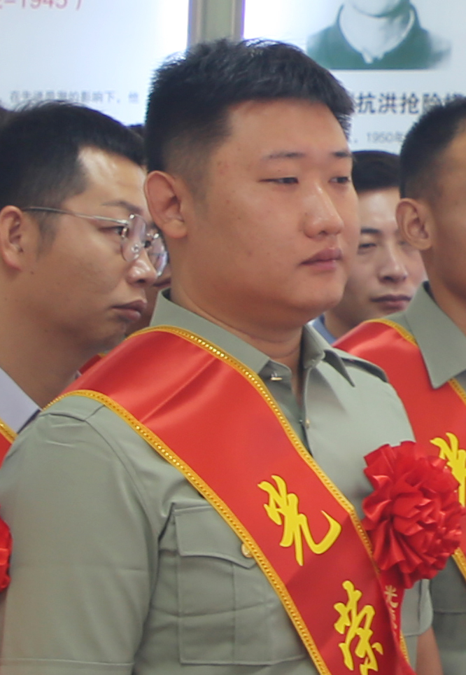 姜峻參加退役士軍集體活動時近照。曹基攝