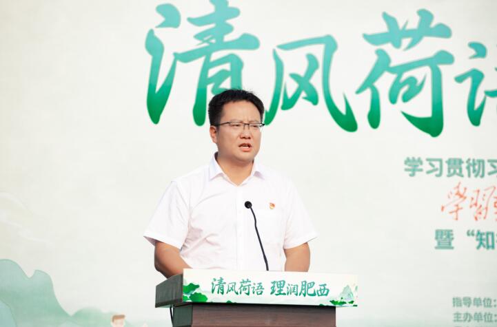 “丰乐河畔”宣讲团成员、蒋岗村党支部书记徐中洋开展理论宣讲