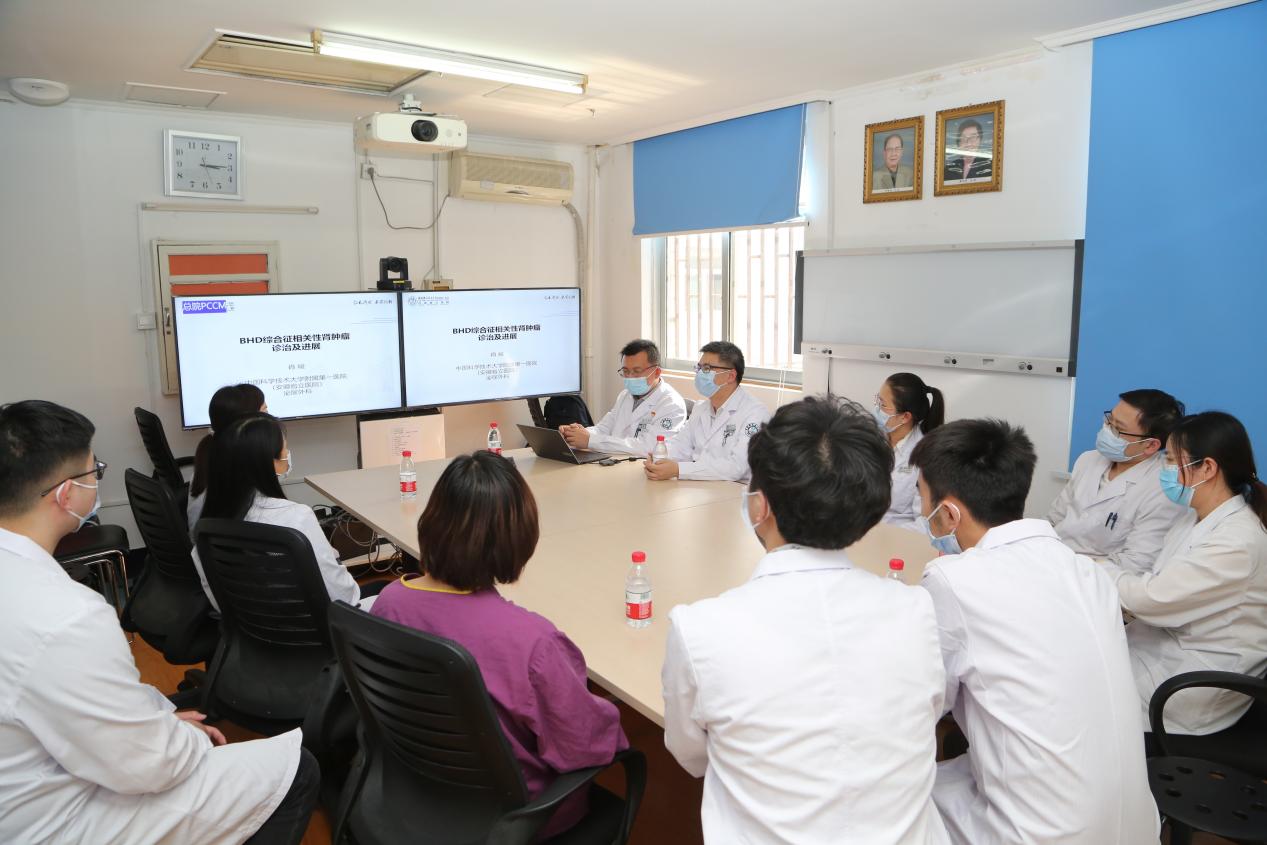 中国科大附一院呼吸罕见病多学科诊疗团队讨论患者情况。方咏摄