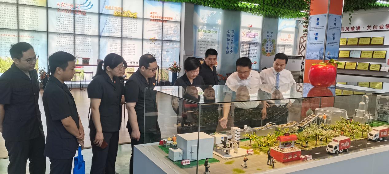 宿州中院支部干警前往“東方果園工廠”等企業送法上門。宿州中院供圖