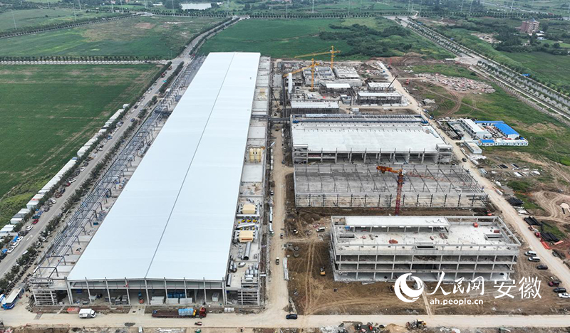 俯瞰美达伦光伏科技项目建设现场。人民网记者 陶涛摄