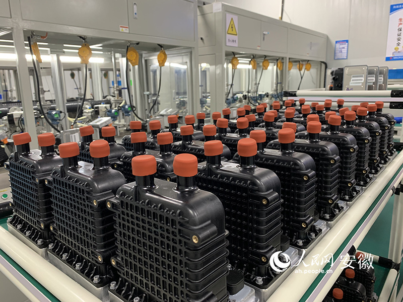 天成電器生產的新能源汽車電加熱器。人民網記者 陳浩攝