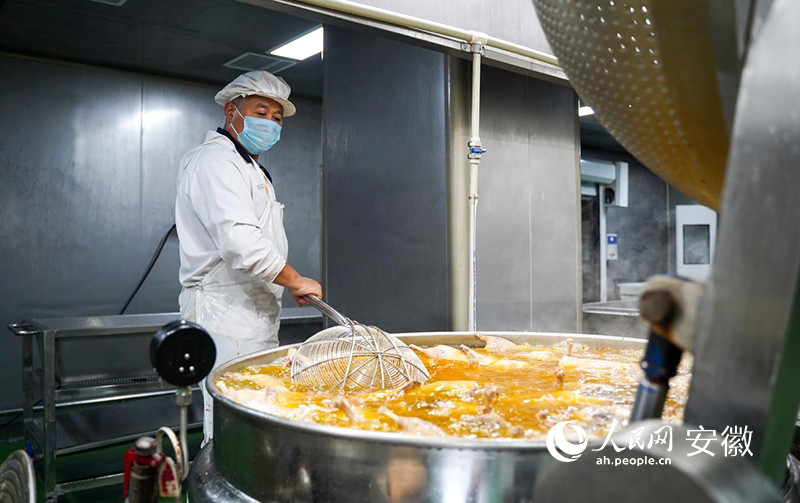 卤制皖西白鹅。人民网记者 王锐摄