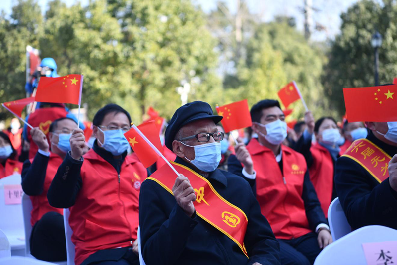 图为无为市组织开展无为市“12·5”国际志愿者日主题活动，“中国好人”王显才参加。