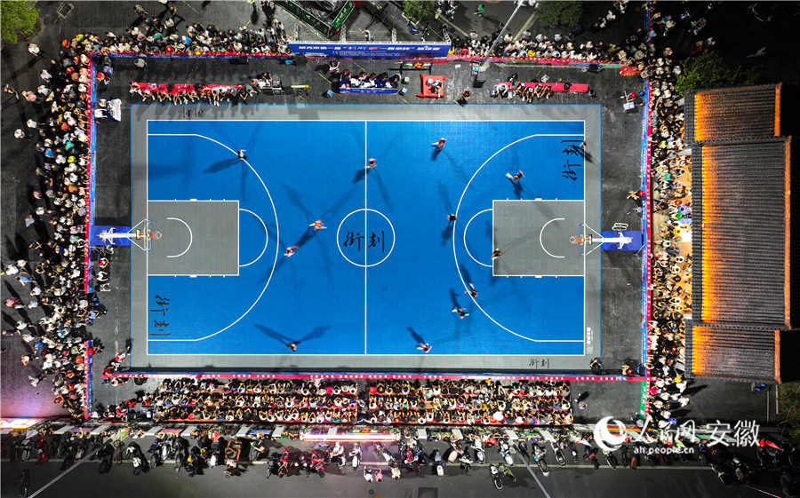 “家家打籃球、天天看比賽”已成為當地民間籃球氛圍的真實寫照。人民網記者 陶濤攝
