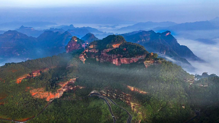 休寧縣齊雲山景區五老峰。汪炳奎攝