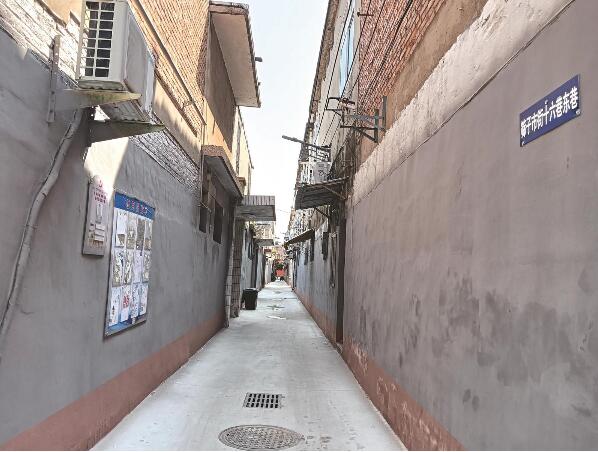 薛閣街道修復篩子市街巷路面破損、排水不暢等問題。