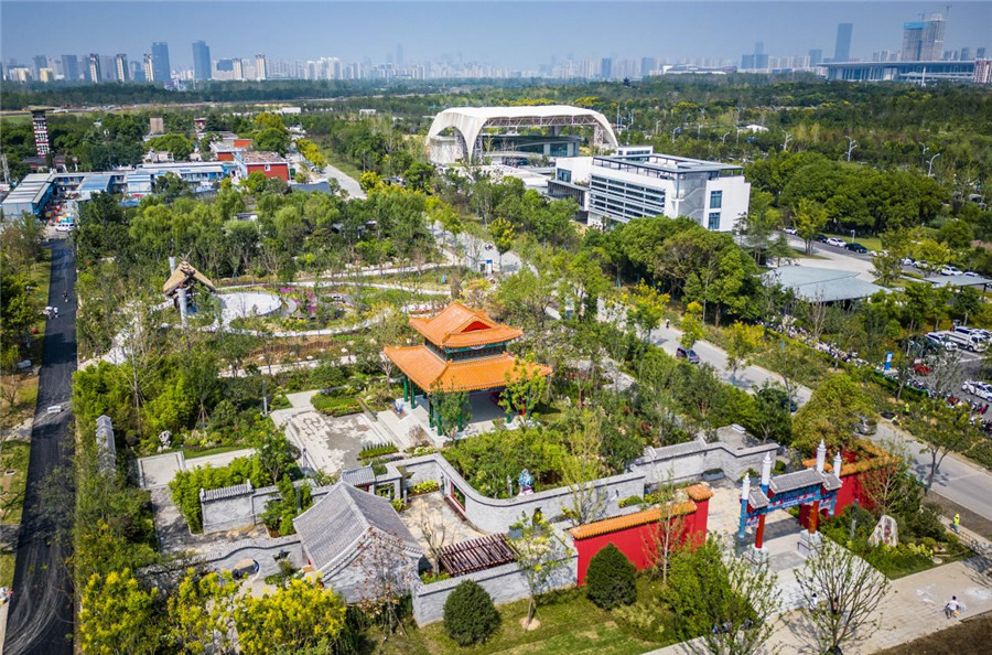 俯拍合肥园博园中的北京园。解琛摄
