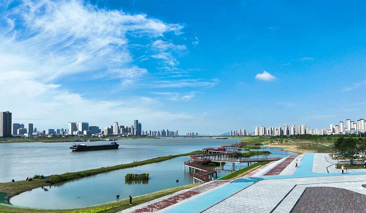 水清岸绿的淮河两岸成为市民休闲游玩的城市会客厅