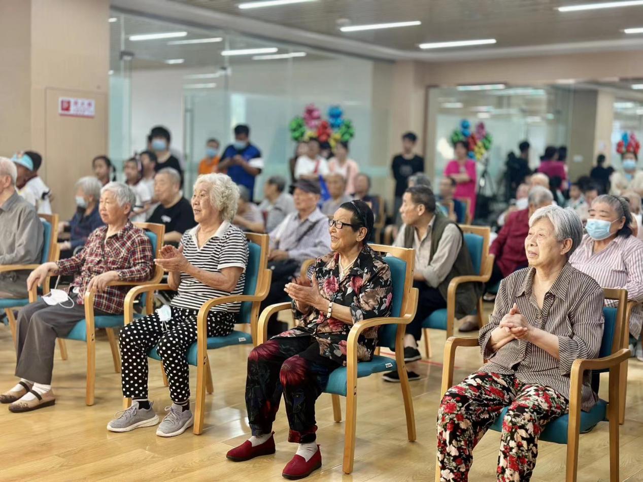 康養中心舉行日常活動。淮海實業集團供圖