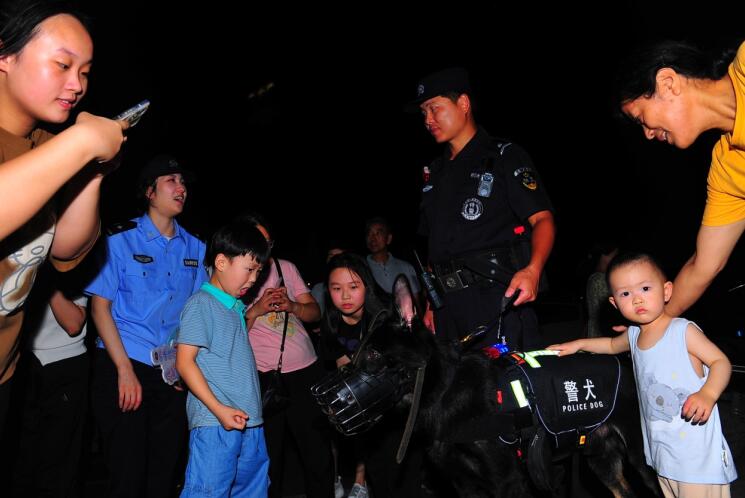 巢湖公安做实“夜警务”，护航“夜经济”。杨祖友供图