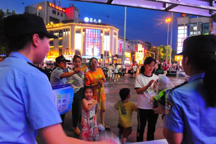 巢湖公安做实“夜警务”，护航“夜经济”。杨祖友供图