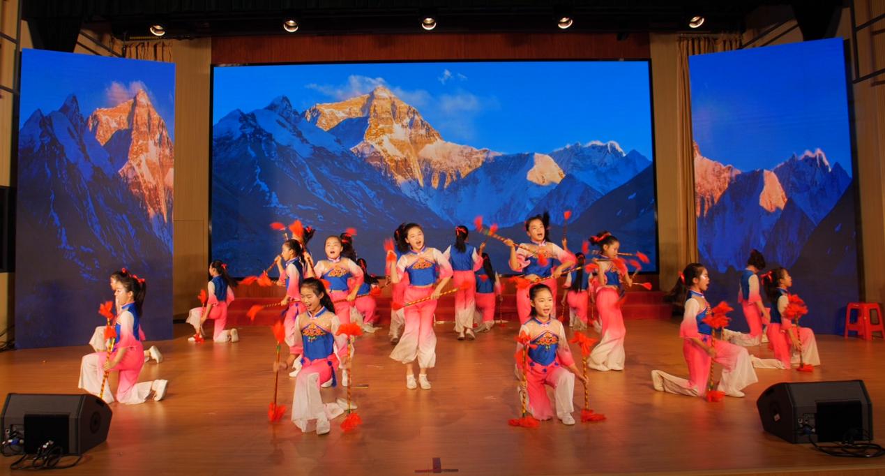 參賽原創文藝作品舞蹈《看山看水看中國》表演現場。肥西縣委宣傳部供圖
