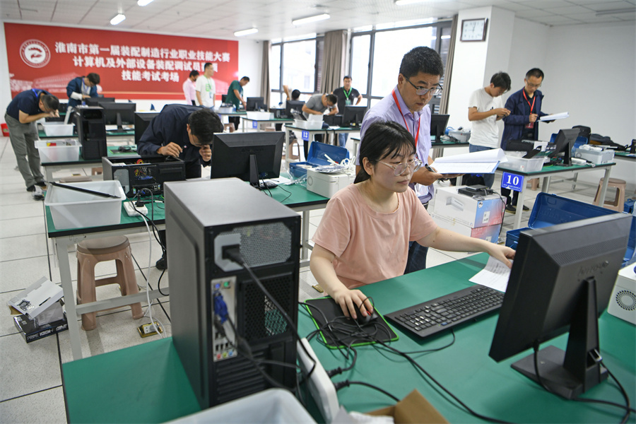 9月23日，選手參加安徽省淮南市第四屆職業技能大賽計算機及外部設備裝配調試員比賽。陳彬攝