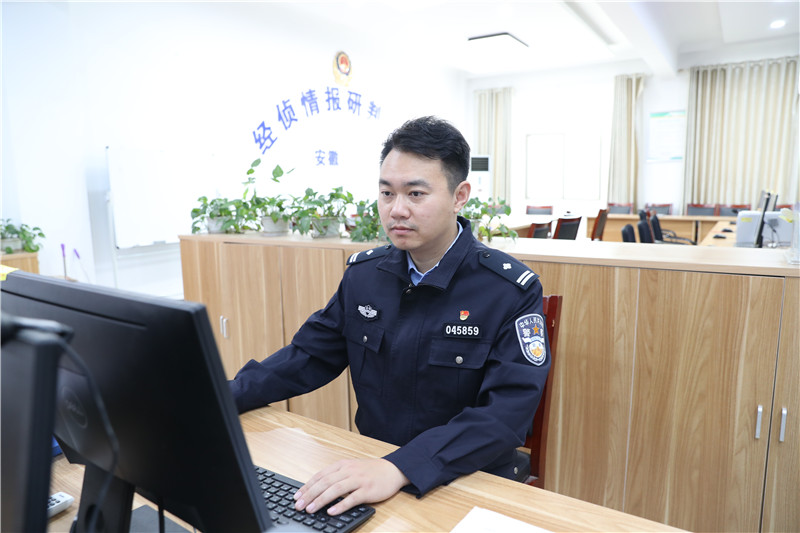 王安同志日常工作。