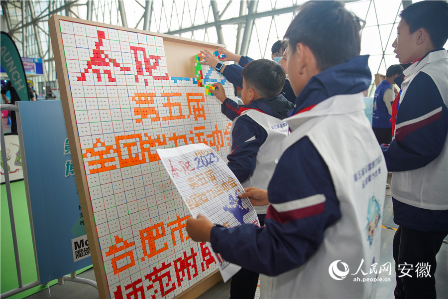 全国魔方比赛。人民网记者 陈若天摄