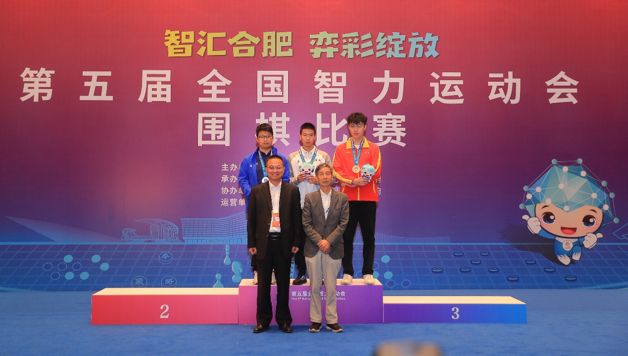 专业（职业）男子个人快棋颁奖仪式现场。何刚摄